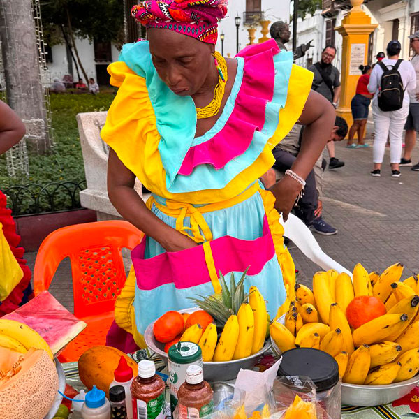 Marché local colombien avec habitants et produits artisanaux Colombia Nice Travel